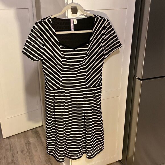 Alya Dress  - Picture 1 of 7